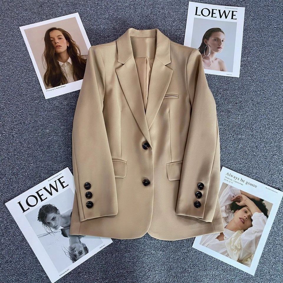 Blazer Élégant pour Femmes avec Une Coupe Tendance et Des Boutons Décoratifs Chic & Stil