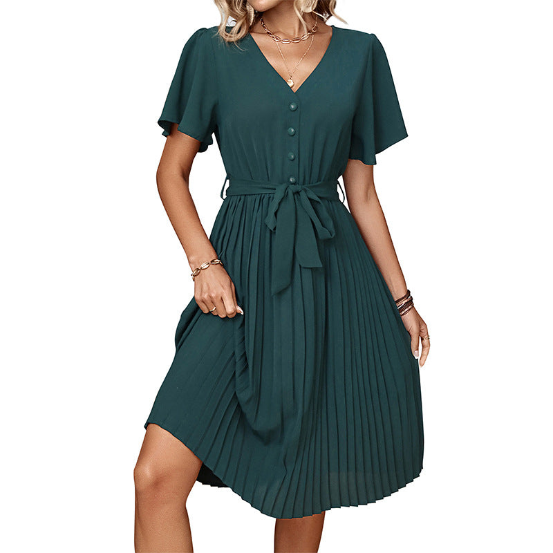 Robe plissée pour femmes avec ceinture à la taille et détails de boutons Chic & Stil
