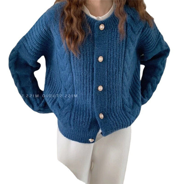 Cardigan Tricot Doux pour Femmes avec Détails de Boutons en Perle et Texture en Tricot Câble Chic & Stil