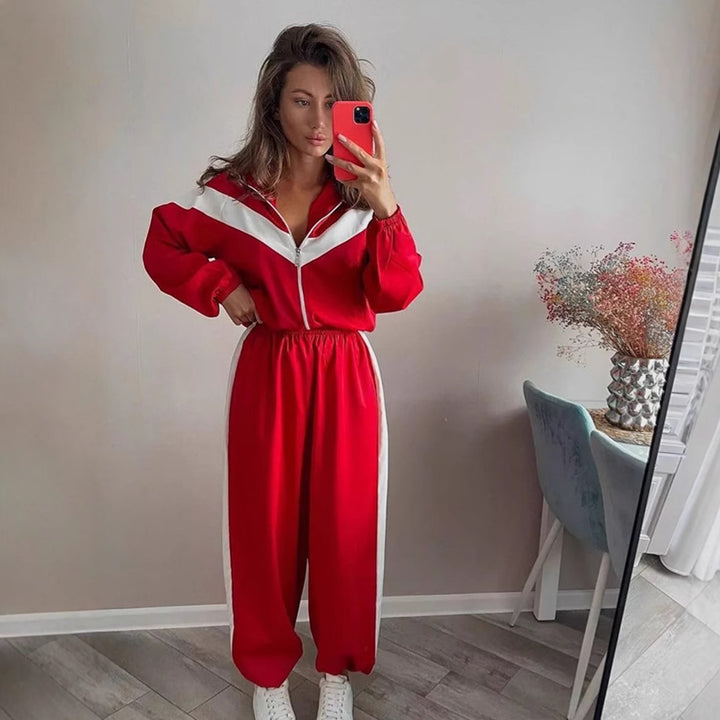 Ladies Training Fashion sporty tracksuit with trendy cut and practical pockets Lune London