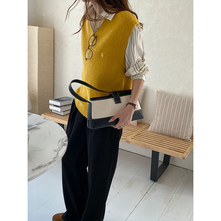 Women's knitted sweater with V-neck and fine ribbed structures Chic & Stil