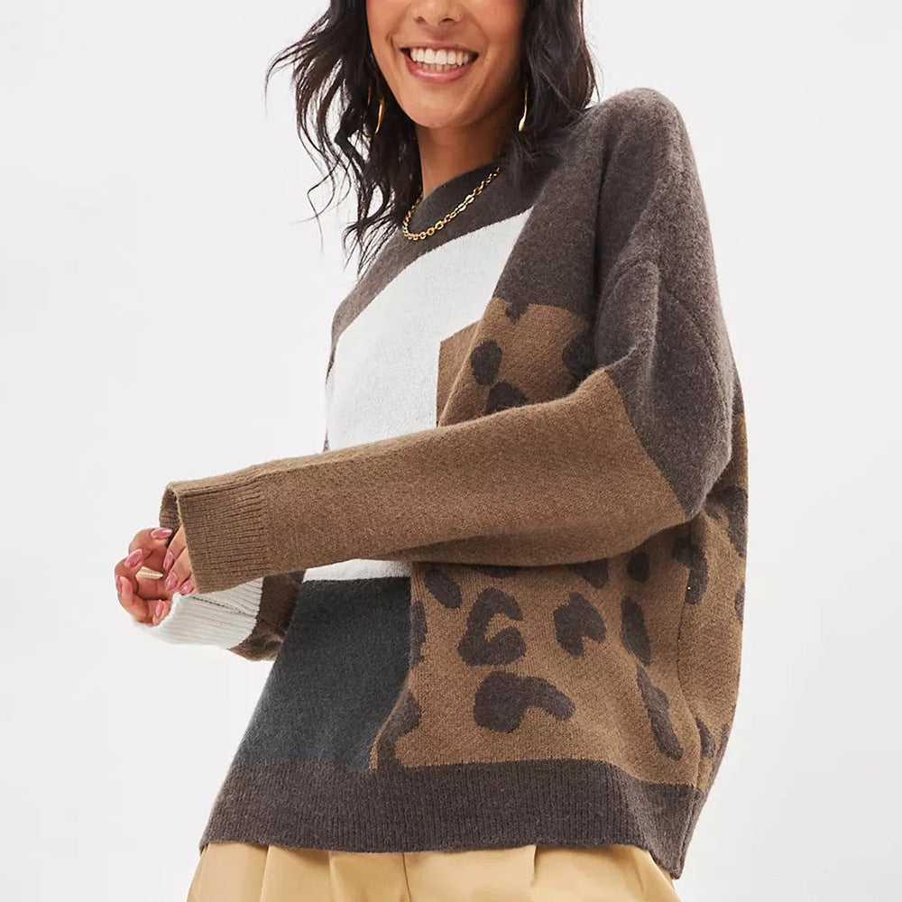 Fashionable women's sweater with graphic pattern and raglan sleeves Lune London