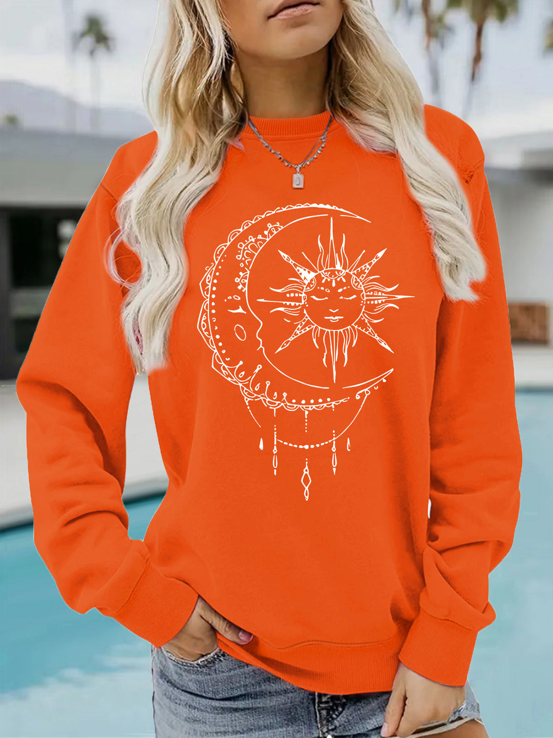 Sweatshirt pour femmes avec un design artistique de soleil et de lune Chic & Stil