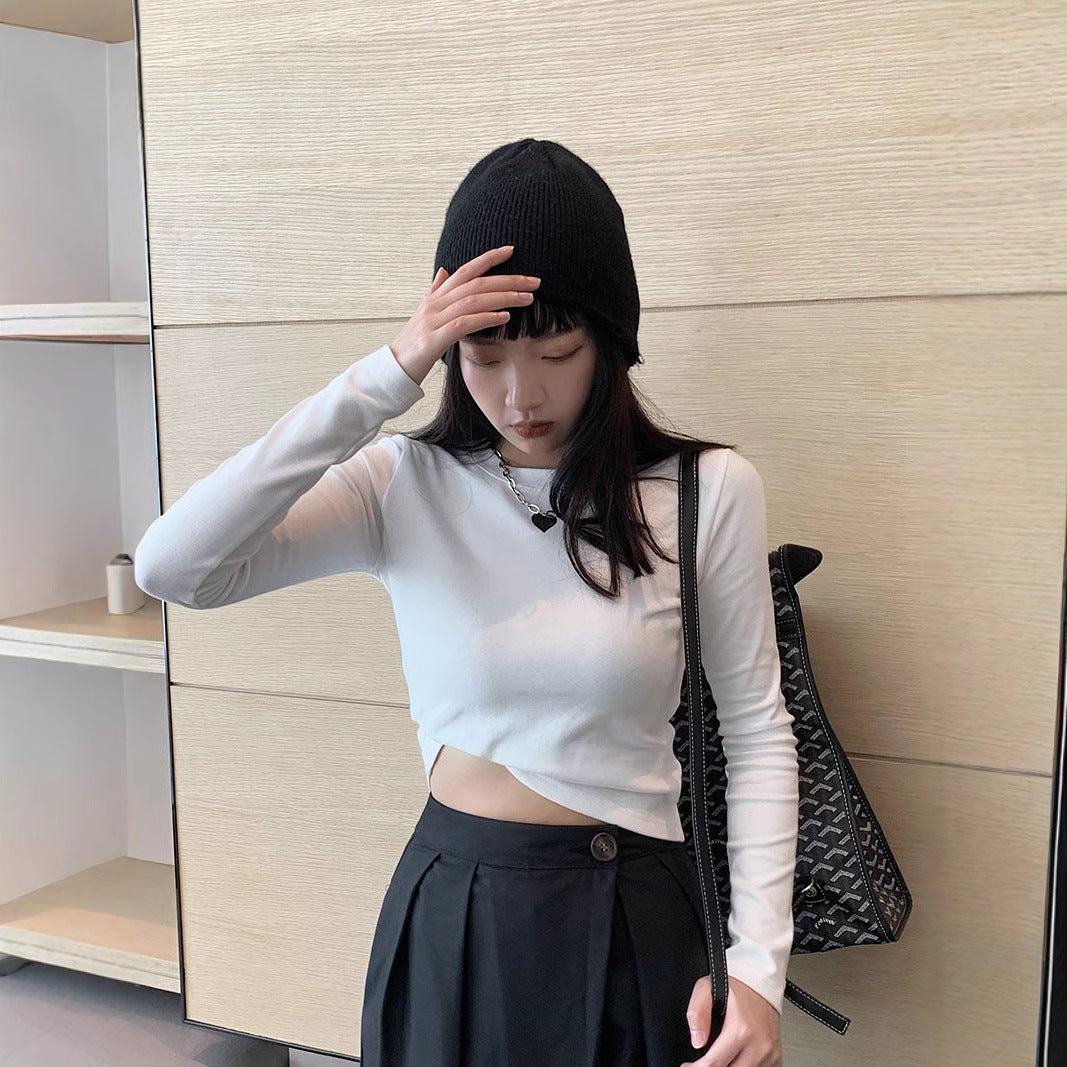 Women’s long-sleeved basic t-shirt with fashionable heart detail Chic & Stil