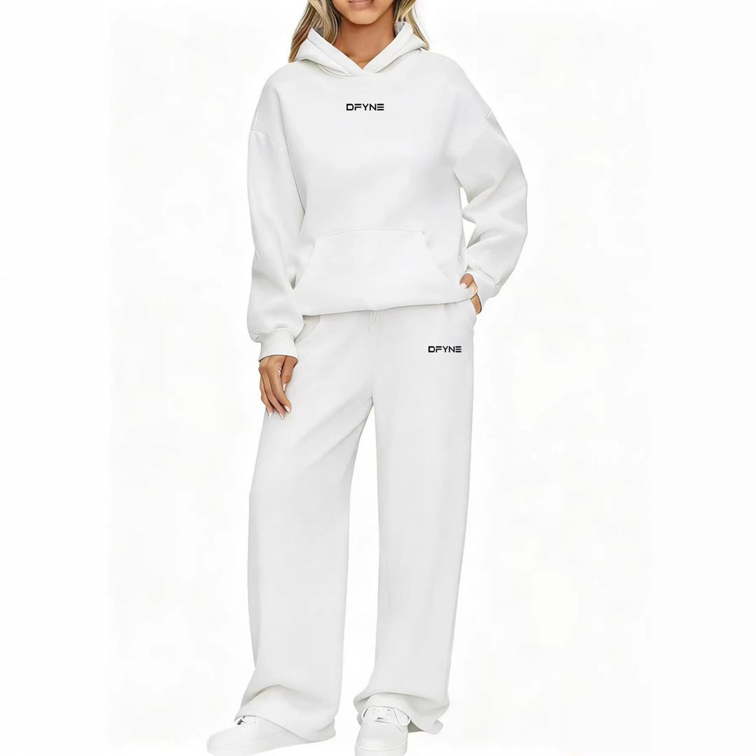 Women's casual jogging suit made of soft sweat material Chic & Stil