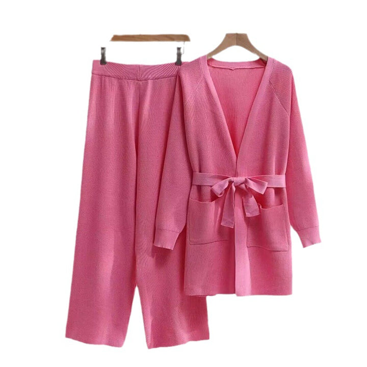 Fashionable women's knit lounge set with tied belt and practical pockets Lune London