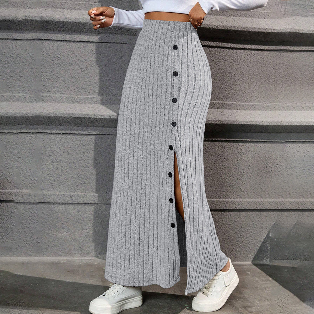 Jupe maxi en tricot pour femmes avec détails de boutons et fente latérale Chic & Stil