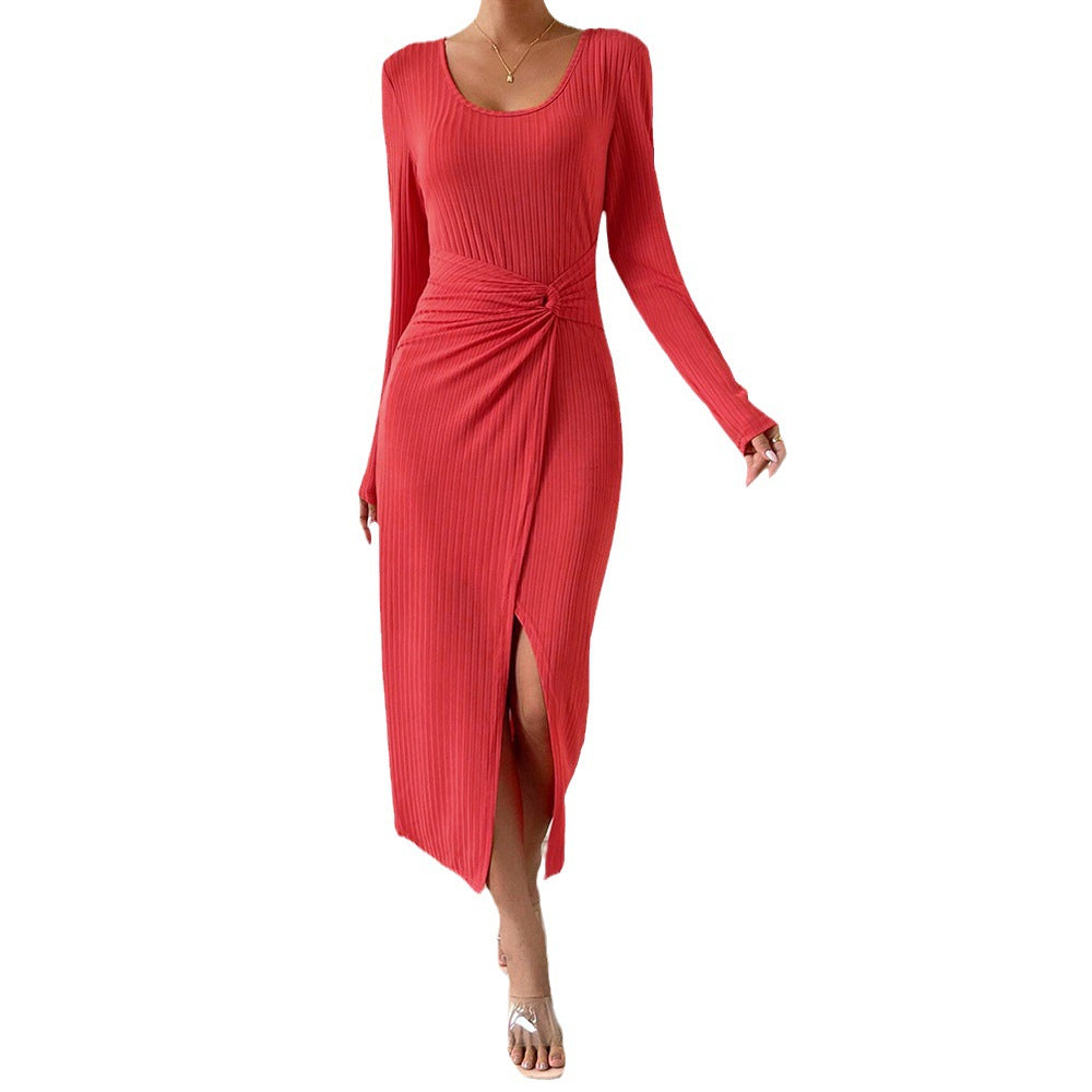 Robe maxi femme avec un design élégant enroulé et une fente latérale Chic & Stil