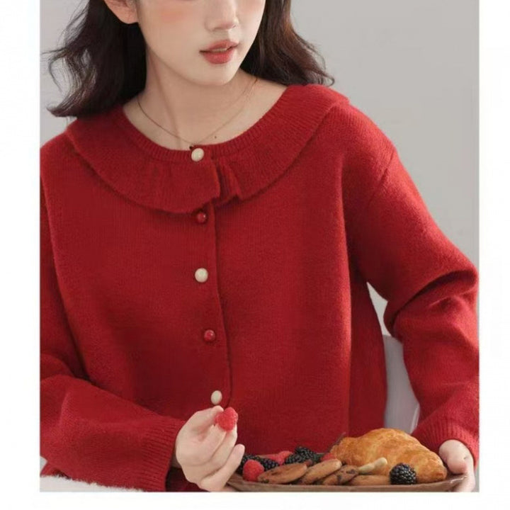 Pull en tricot pour femme avec col volant romantique et fin détails de boutons Chic & Stil