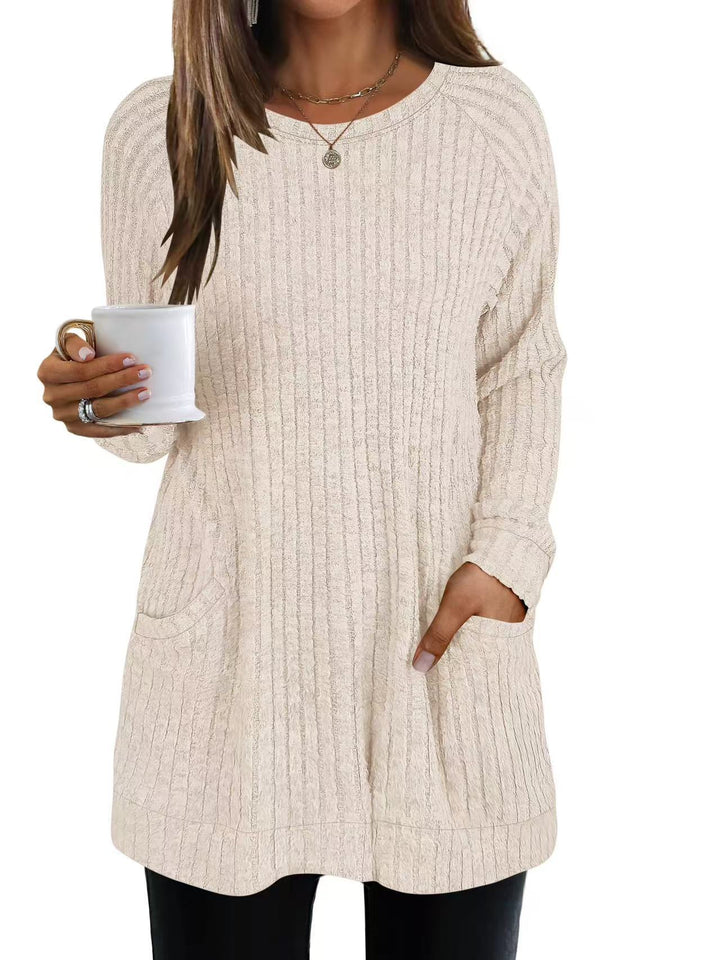 Casual knit sweater for women with side pockets and ribbed structure Lune London