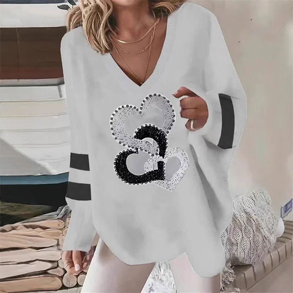Hoodie pour femmes avec motif cœur et élégantes rayures contrastées Chic & Stil