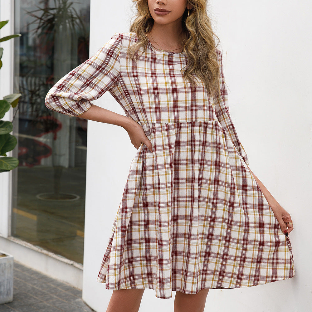 Dress for women with a checkered look and a fitted design Lune London