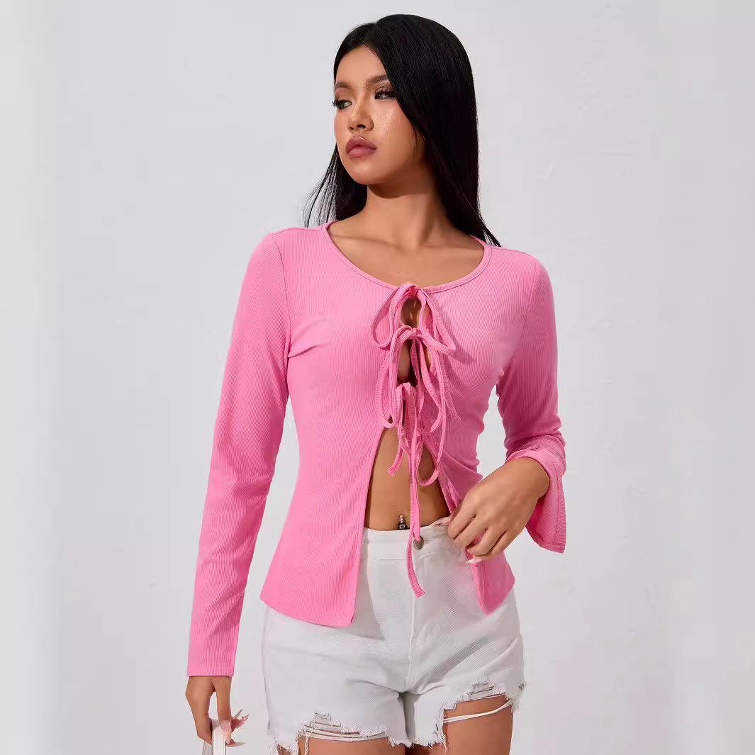 Top à manches longues pour femmes avec un design à laçage ludique Chic & Stil