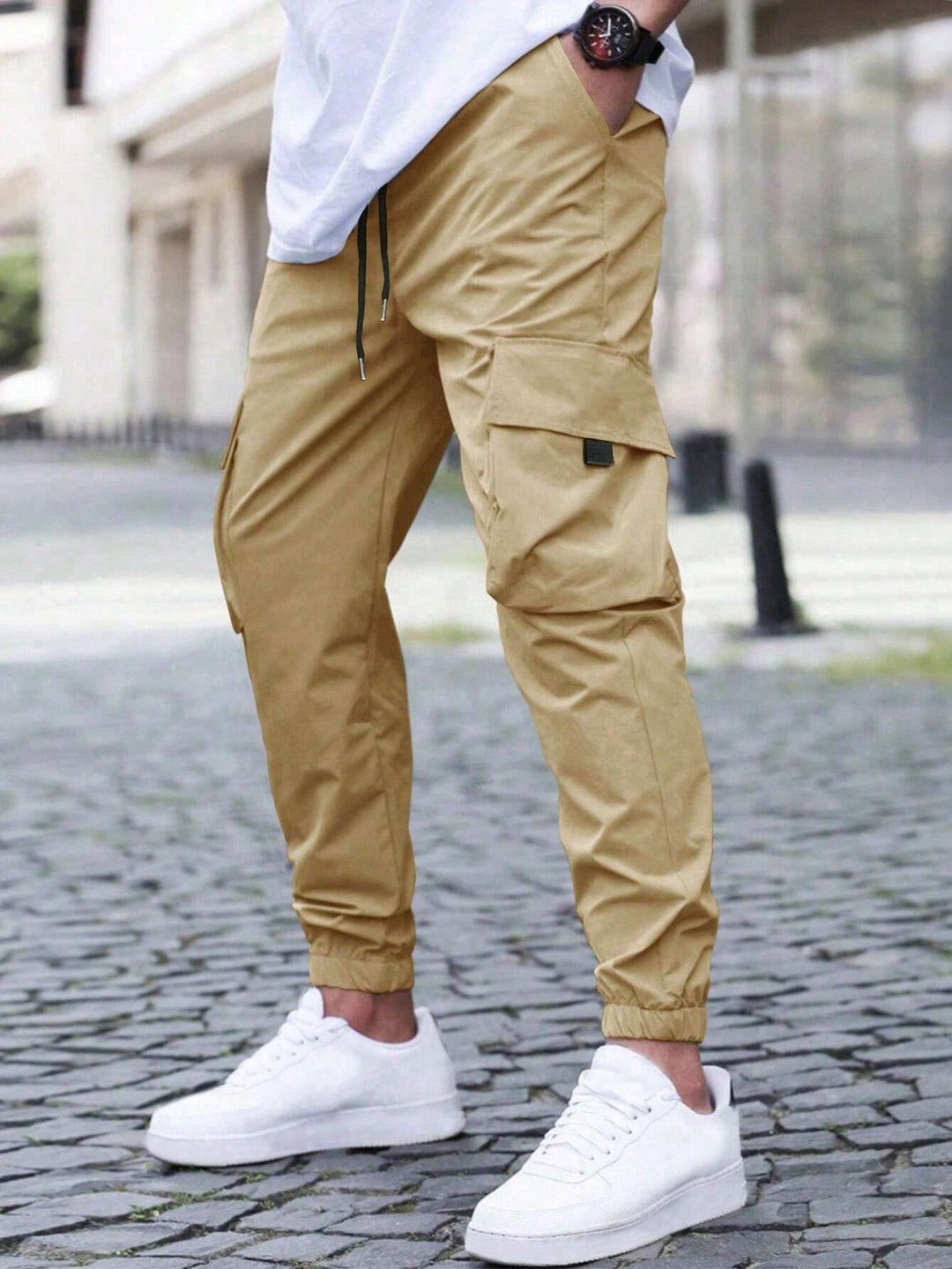 Men's cargo pants with practical side pockets and elastic cuffs Lune London