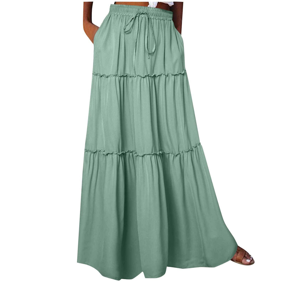 Long and flowing skirt for women with an elastic waistband and practical pockets Lune London