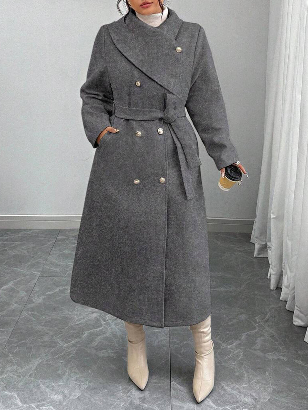 Manteau en laine élégant et chaud pour femmes avec patte de boutonnage double et une ceinture Chic & Stil