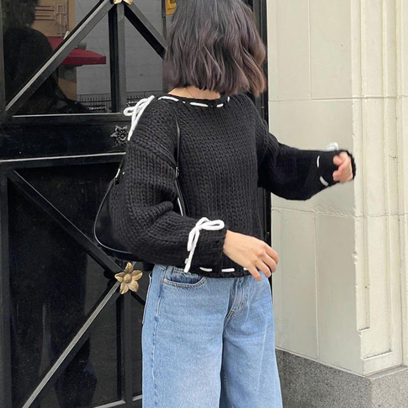 Pull en tricot décontracté pour femmes avec épaules dénudées et détails à cordon Chic & Stil