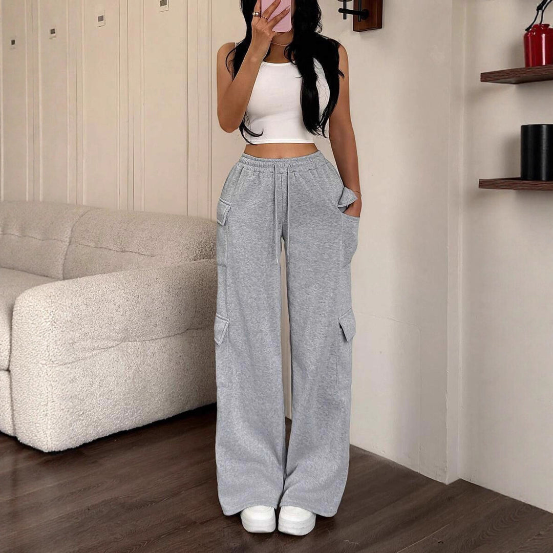 Pantalon cargo décontracté pour femmes avec jambes larges et poches pratiques Chic & Stil