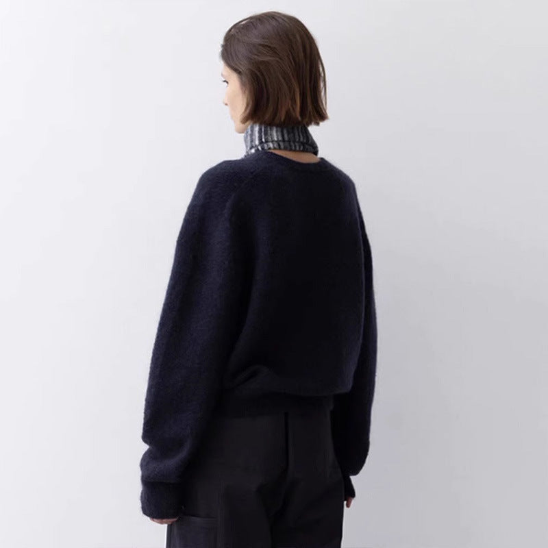 Comfortable sweater for women with deep V-neck and voluminous sleeves Lune London