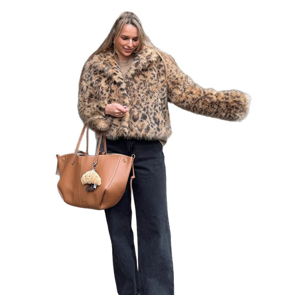 Short faux fur leopard print jacket Lune London