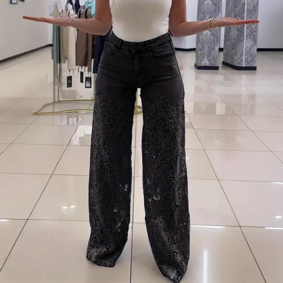 Elegant and Floral High-Waisted Jeans Lune London