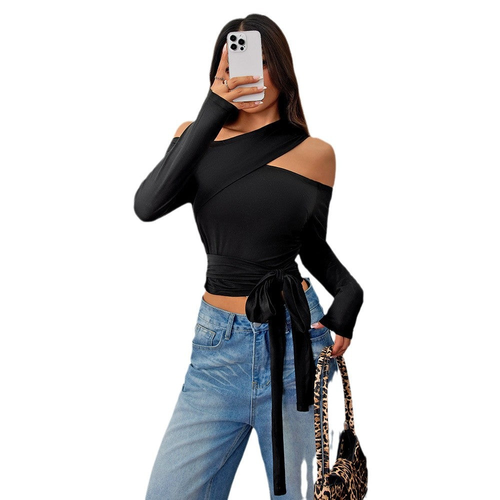 Haut asymétrique croisé pour femmes avec un design à halter à la mode et des fronces élégantes Chic & Stil