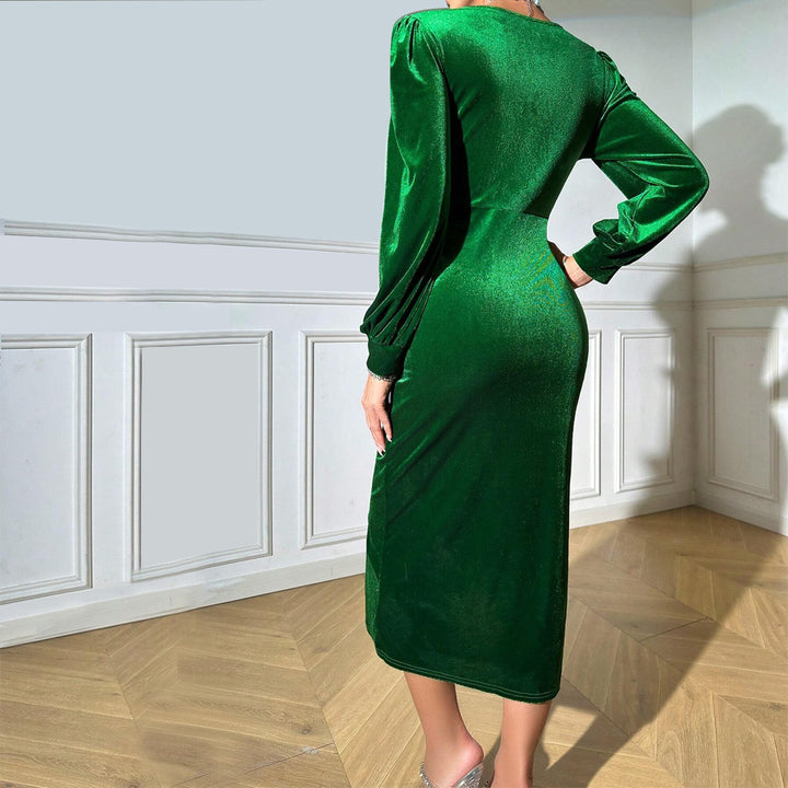 Robe maxi femme avec décolleté en V profond et détails drapés élégants Chic & Stil