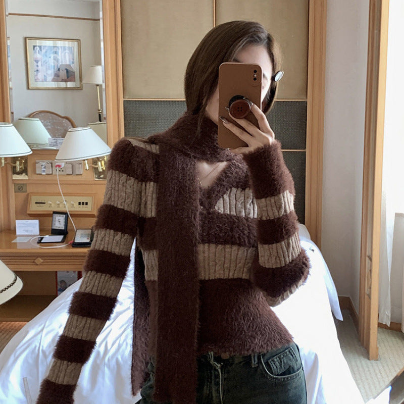 Woman soft V sweater with striped design and matching scarf Lune London
