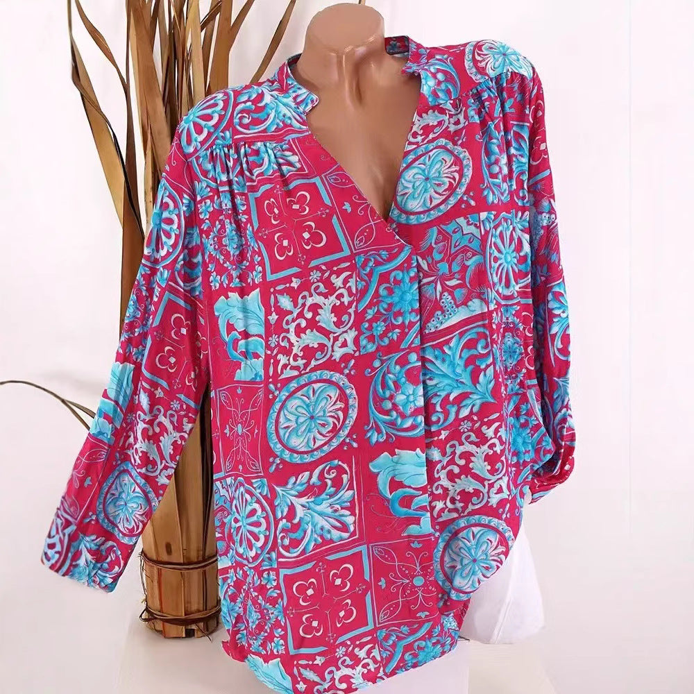 Blouse pour femmes avec motif floral ornemental et coupe décontractée Chic & Stil