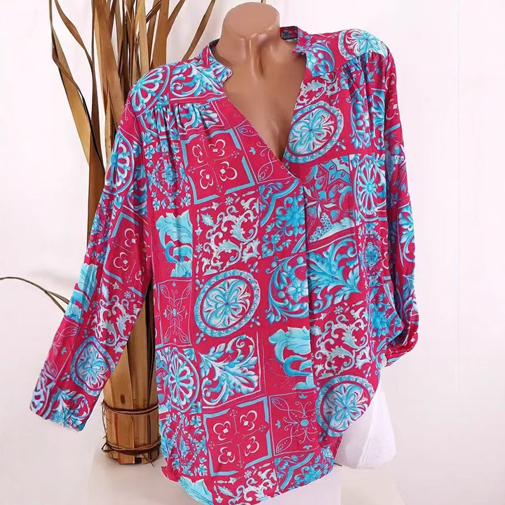 Blouse pour femmes avec motif floral ornemental et coupe décontractée Chic & Stil