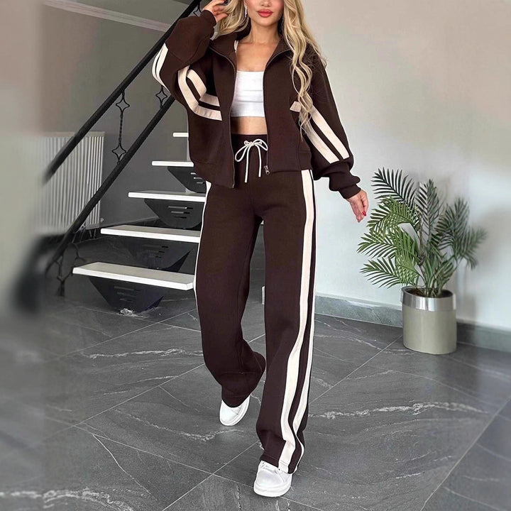 Women's sportswear with high collar and contrasting stripes Lune London