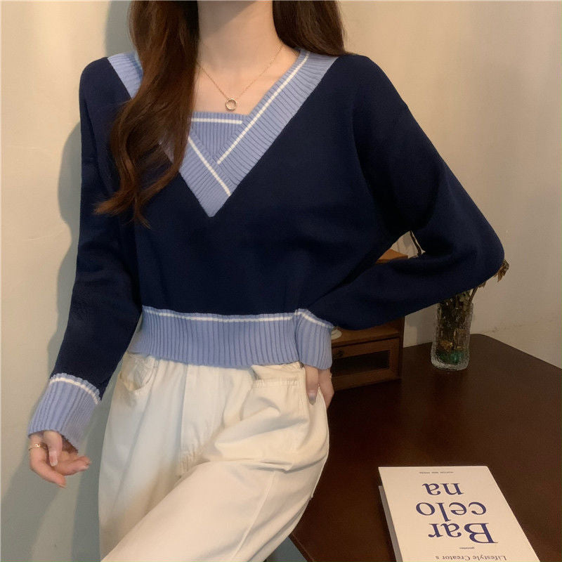 Pull féminin à la mode en V avec détails contrastés Chic & Stil