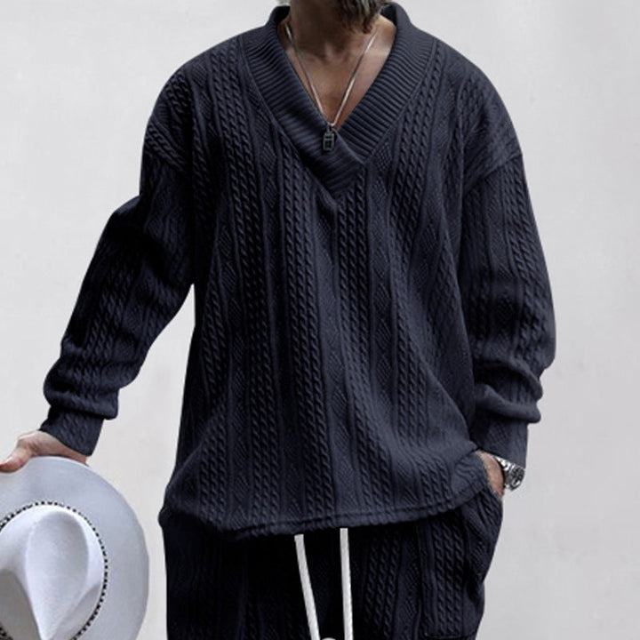 Lune London | Men's casual knit sweater with V-neck and cable pattern
