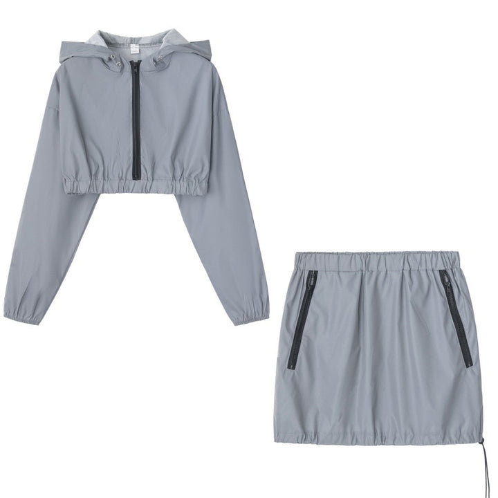 Sporty windbreaker set for women with a cropped fit and elastic cuffs Lune London
