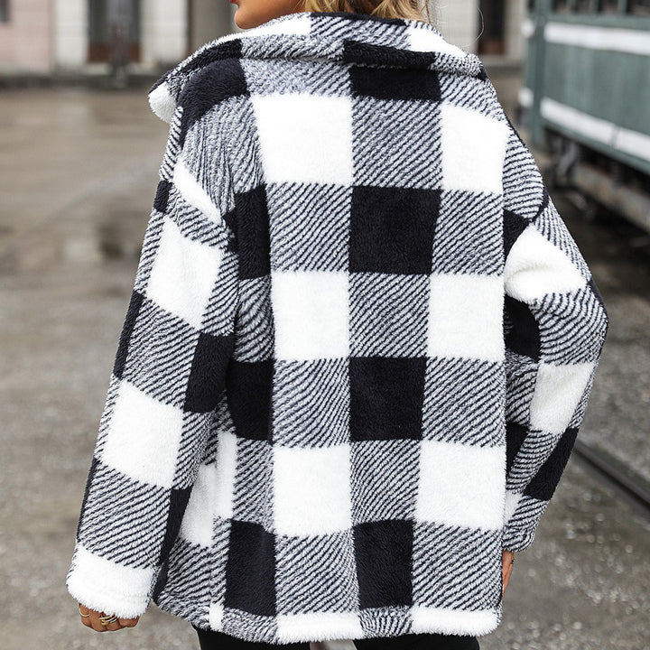 Lune London ladies plush jacket with a trendy check pattern and practical pockets