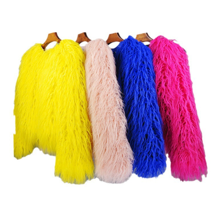 Ladies Plush Faux Fur Coat in Loose Fit and Voluminous Design Lune London