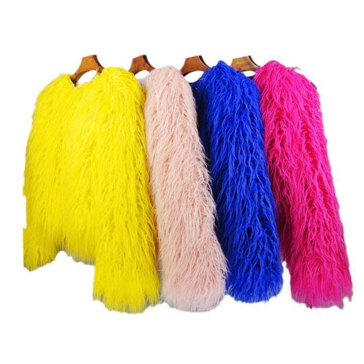 Ladies Plush Faux Fur Coat in Loose Fit and Voluminous Design Lune London