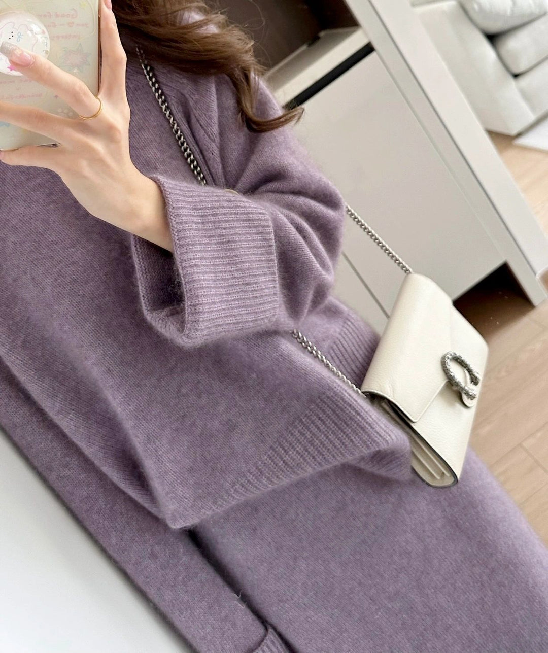 Pull en maille épaisse pour femmes avec une coupe décontractée et un col montant sophistiqué Chic & Stil