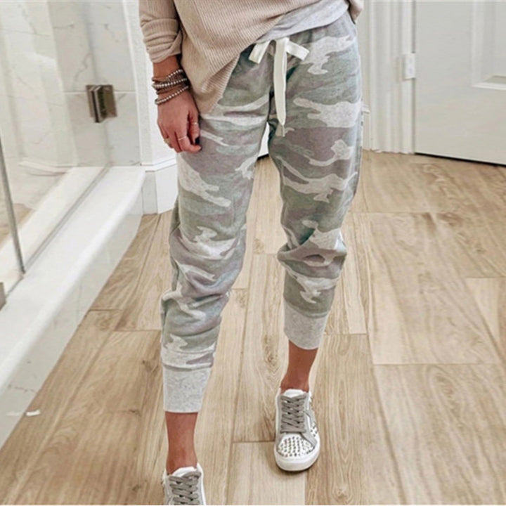 Comfortable cargo pants for women with elastic waist and side pockets Lune London