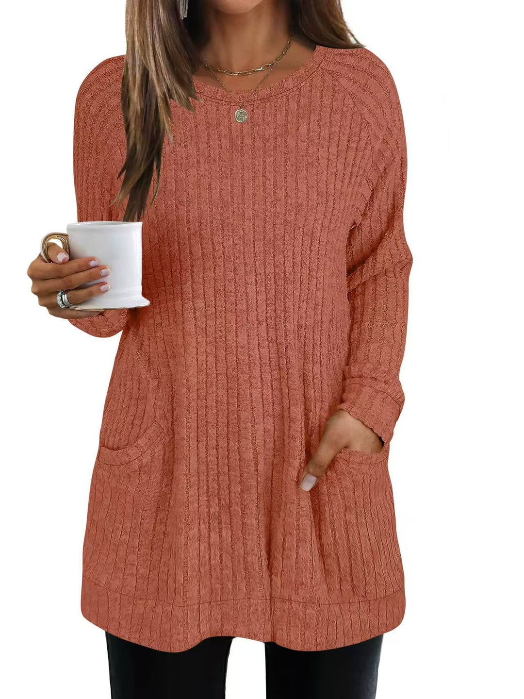 Casual knit sweater for women with side pockets and ribbed structure Lune London
