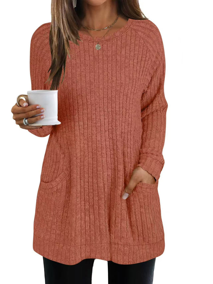 Casual knit sweater for women with side pockets and ribbed structure Lune London
