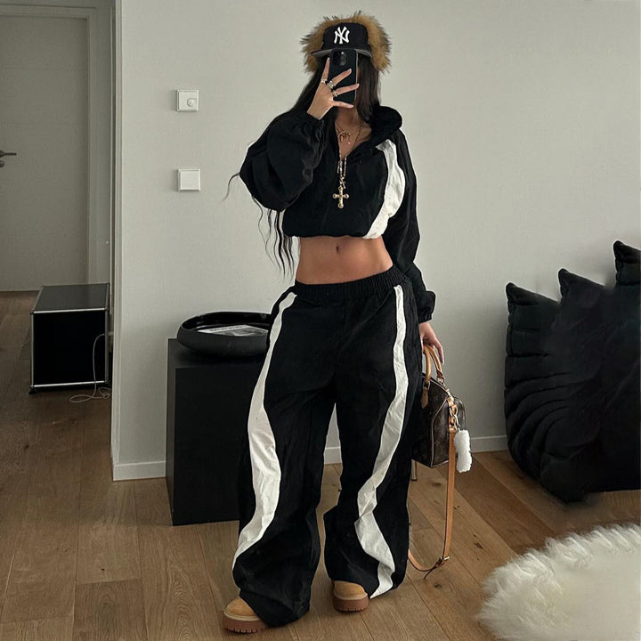 Women's sports outfit with elastic waist and contrasting bands Lune London