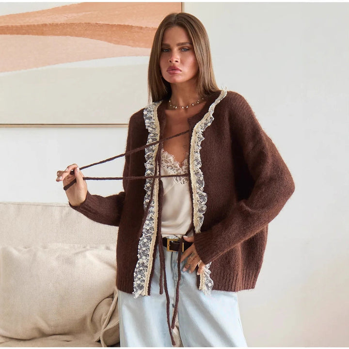 Cardigan tricot élégant pour femmes avec détail en dentelle fine Chic & Stil