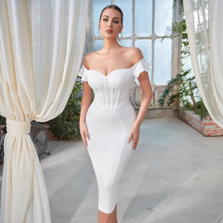 Robe moulante pour femme avec design décolleté et look corset Chic & Stil