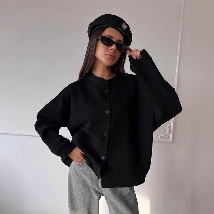 Casual oversized hoodie jacket for women with practical pockets and chic buttoning Style