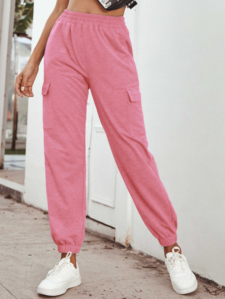 Pantalons cargo pour femmes au style décontracté avec une taille élastique et des poches latérales pratiques Chic & Stil