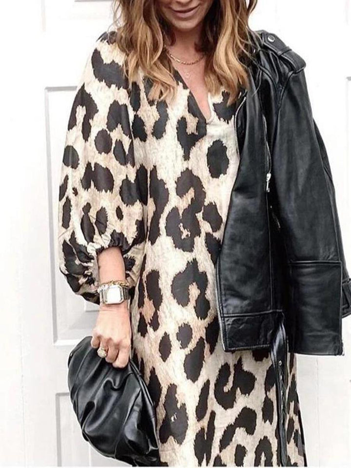 Elegant midi dress for women in leopard with V-neckline and wide sleeves Lune London