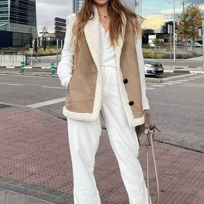 Women's faux fur vest with elegant button details Lune London
