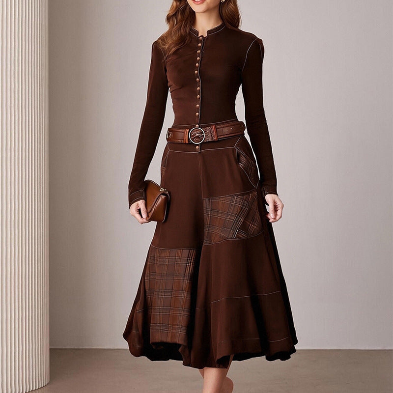 Robe midi élégante pour femmes avec boutonnières et détails contrastés Chic & Stil