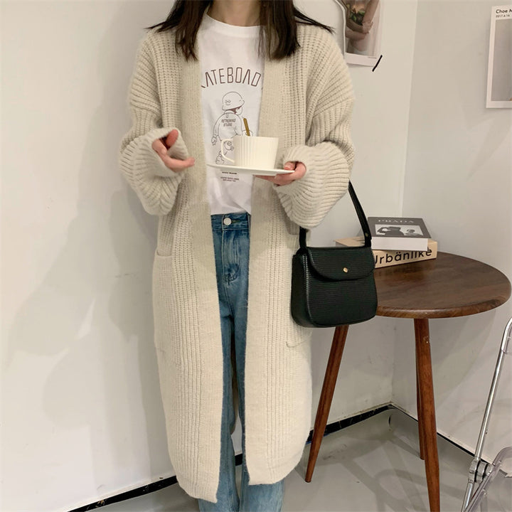 Cardigan en tricot grande taille pour femmes avec coupe décontractée et poches Chic & Stil